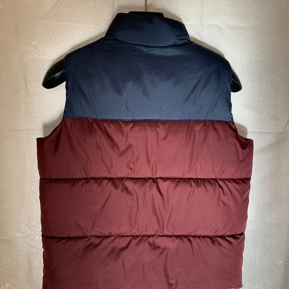 Old Navy boys puffs vest size small(6-7) blue and burgundy